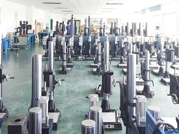 标准机装配车间