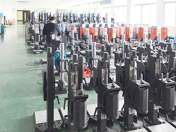 标准机装配车间