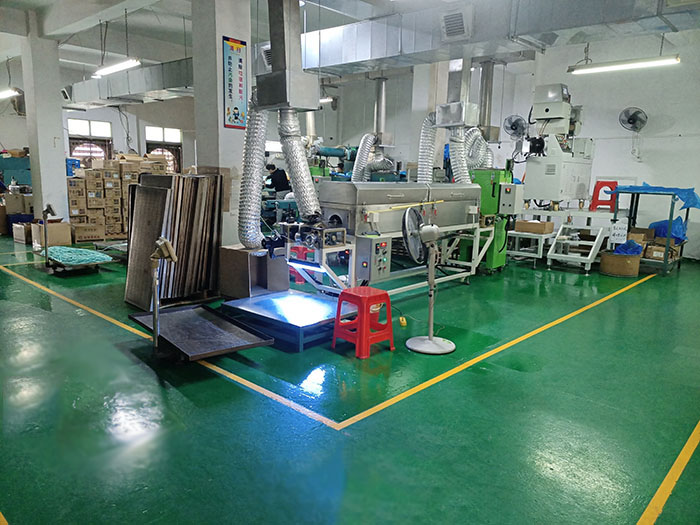 天晟硅胶-生产车间