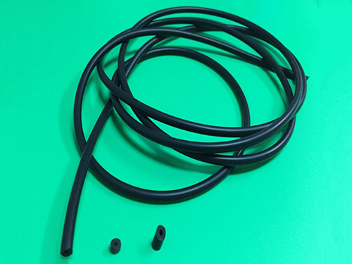 导电硅胶管：防静电/EMI屏蔽，电子与新能源设备专用管材