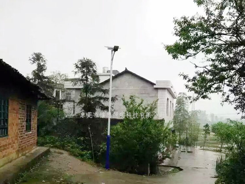 韶关某村太阳能路灯