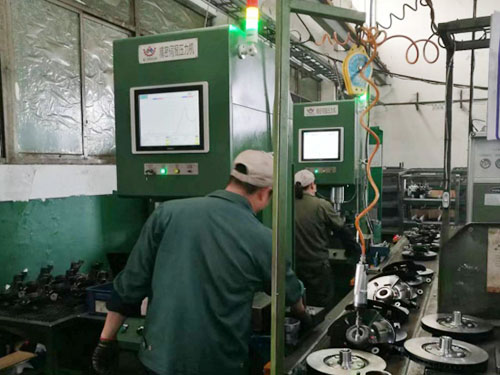 汽车刹车盘压装线