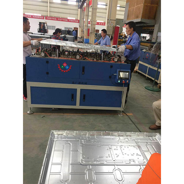 多轴伺服攻牙机