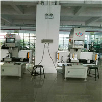 压力可控旋铆机