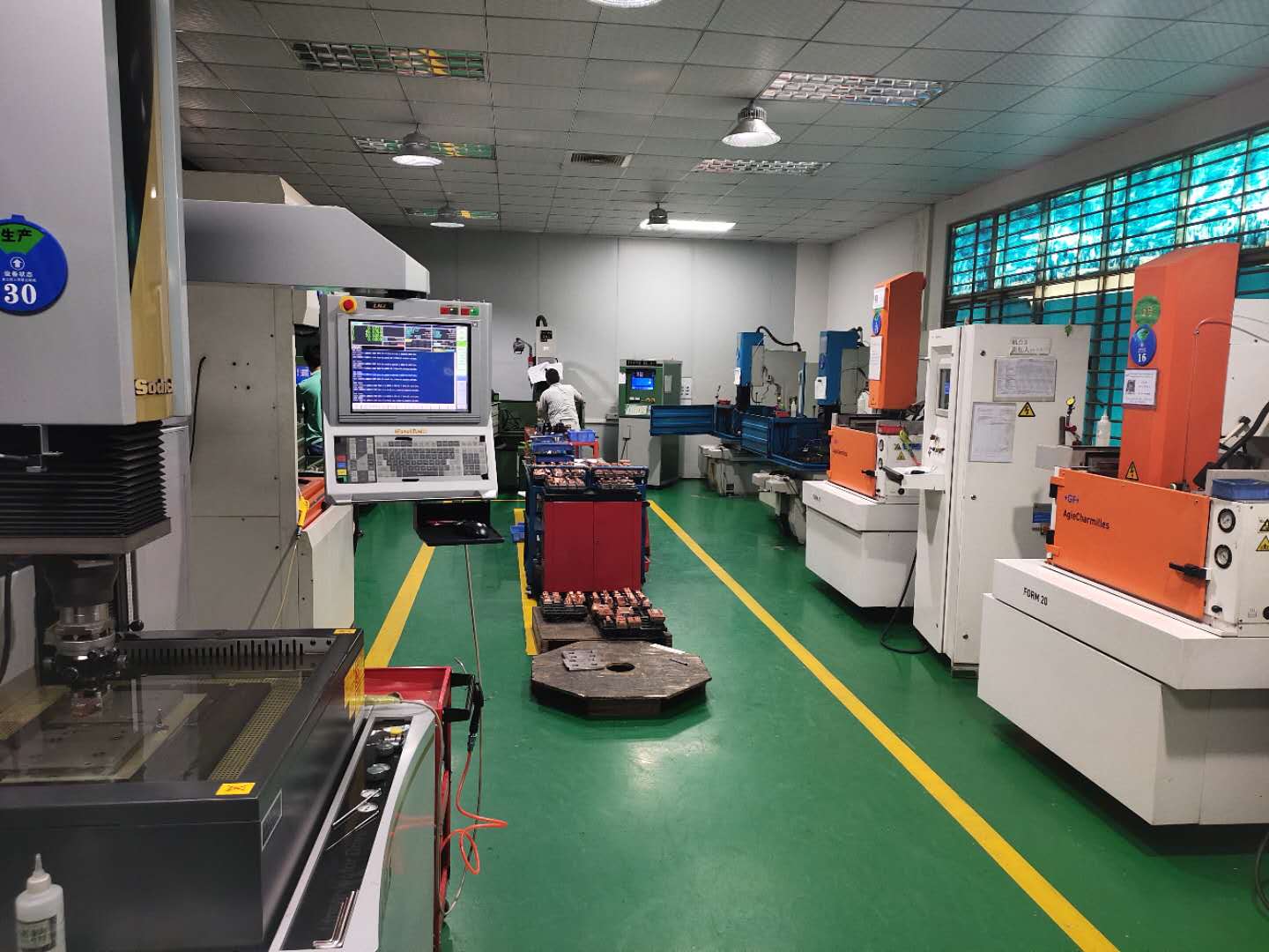 东莞市亿森精密模具有限公司 —— 精于塑胶模具，专于注塑加工，服务全球注塑模具制造