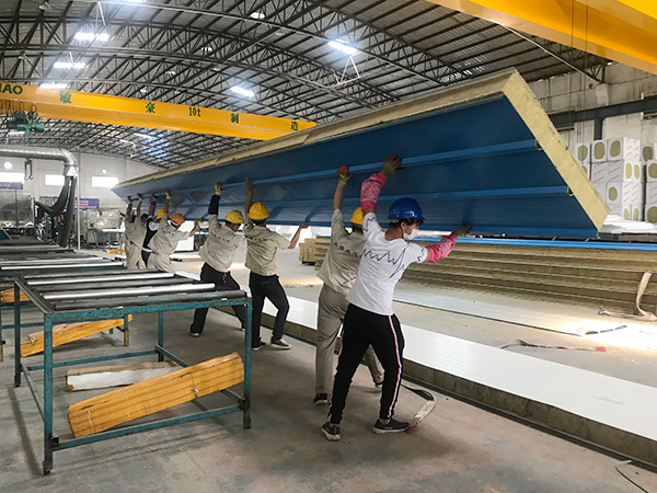 夹芯板生产车间