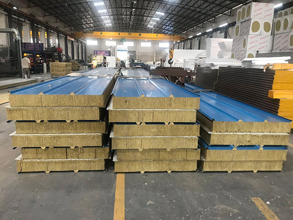 夹芯板生产车间