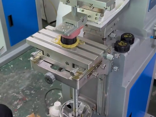 信阳油箱盖自动移印机：精准适配汽车零部件加工，高效助力产业升级