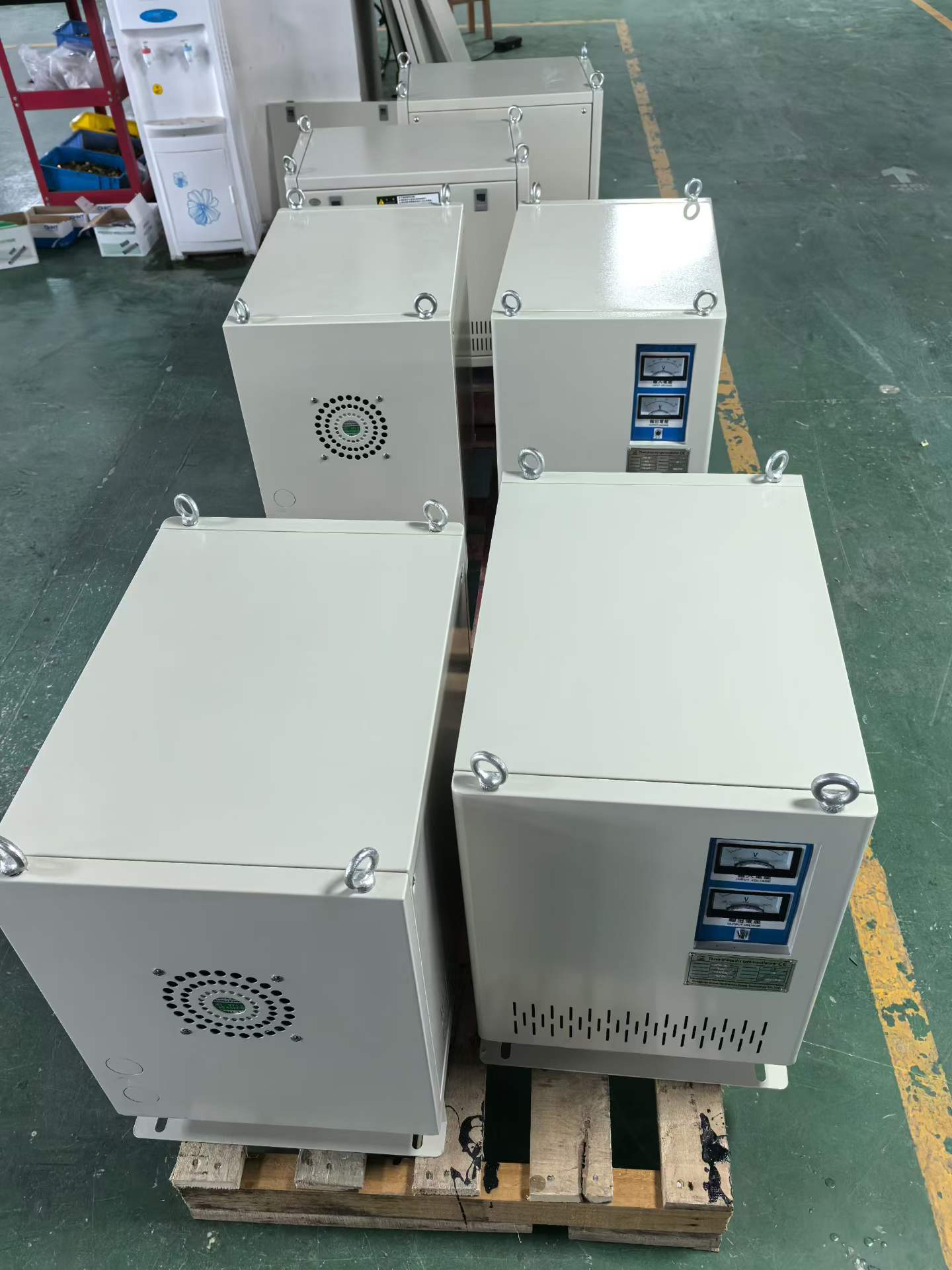 出口泰国变压器380V变220V/200V：一台设备，两种电压输出，打通泰国工业用电的“最后一公里”