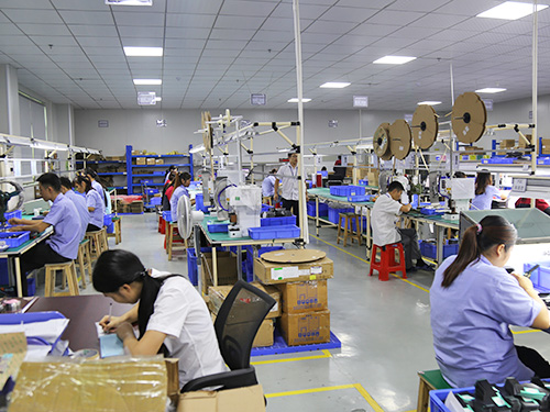 企业铭板品检车间一角