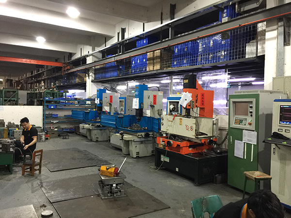 模具火花加工区