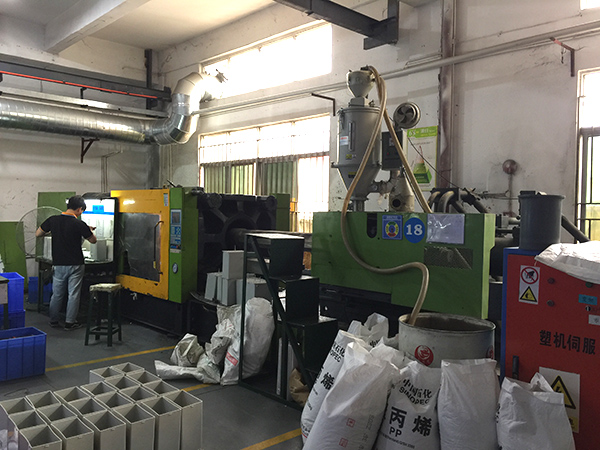 大型注塑设备