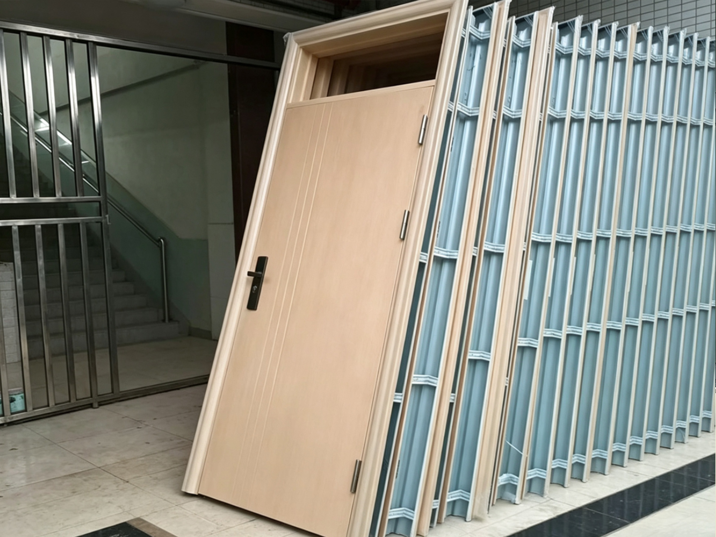 惠州校园工程门定制｜庄仕美日门业公办院校教室宿舍门批量配套交付案例