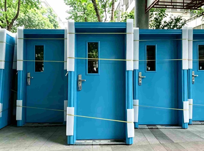 2026年学校教室门用什么材质好？钢制/不锈钢/钢木/木质复合对比