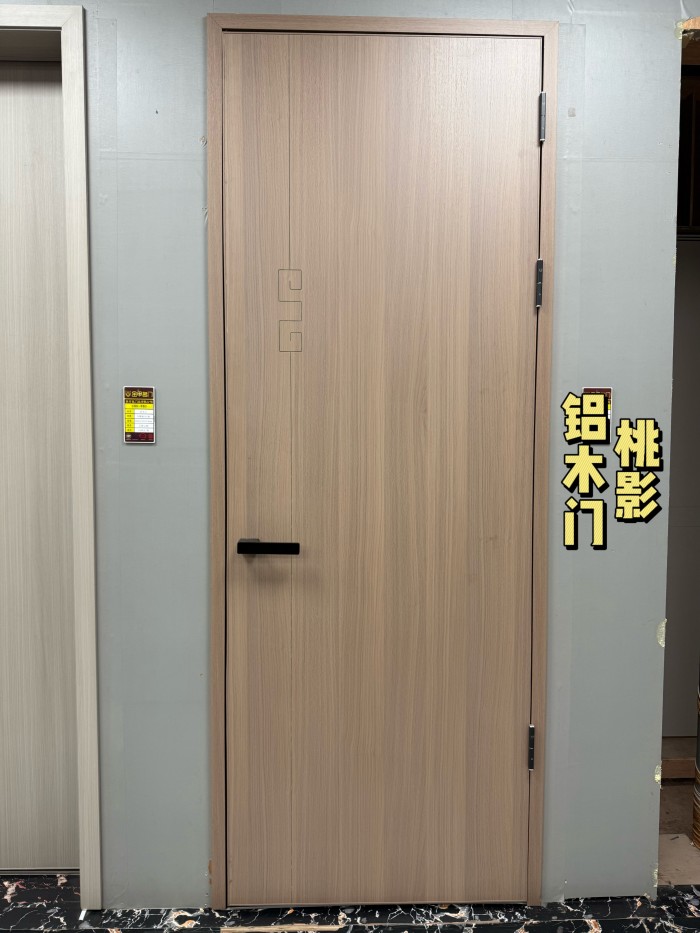 2026 年铝木门选购避坑指南：薄铝框 / 劣质木饰面 / 普通五金