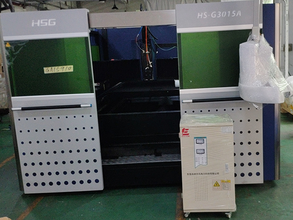 3000W激光切割机...