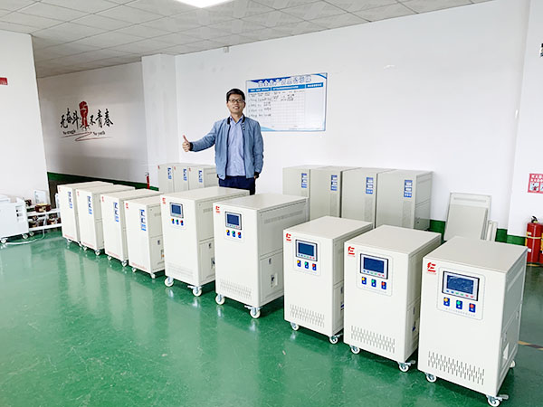 小功率补偿式稳压器