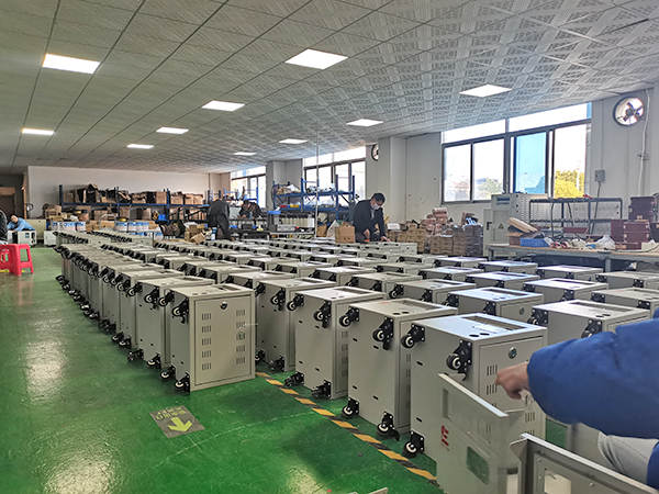 三相变压器440V变...