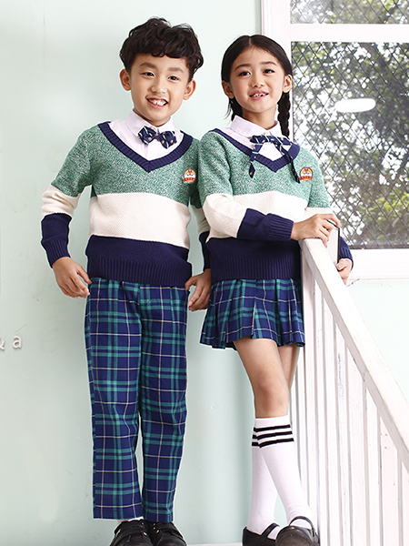 童装拼色针织毛衣