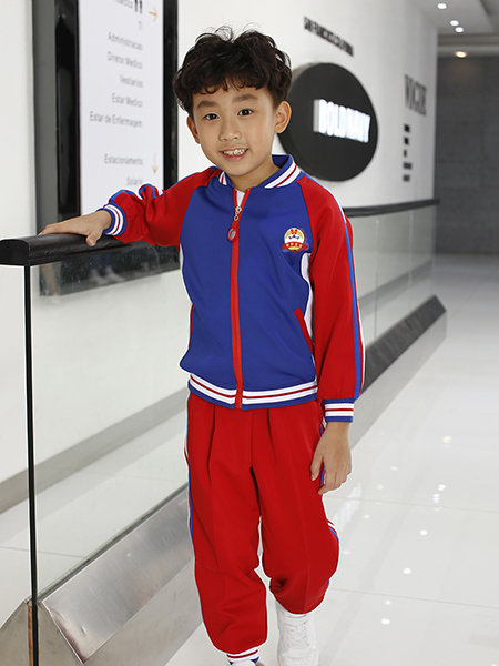 小学生校服班服