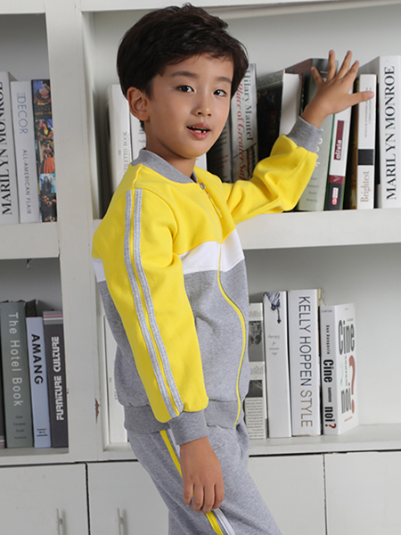小学生校服班服
